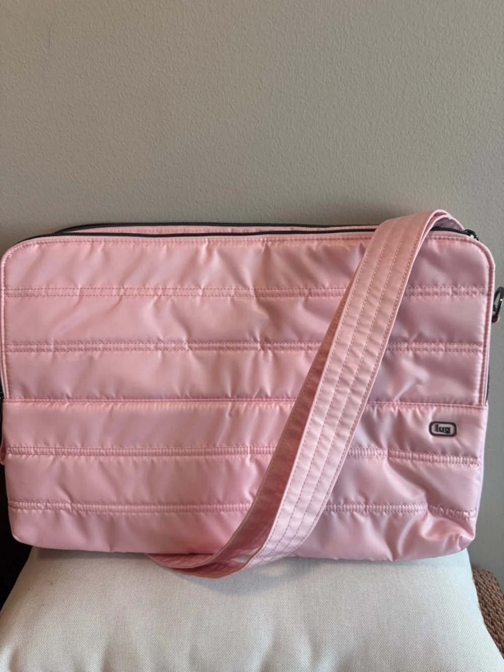 BUBBLE PINK LUD Delta crossbody 17 inch Laptop carry bag